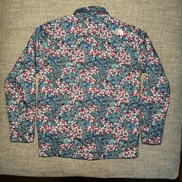 The North Face Floral Snap-Front Quilted Jacket in Revisible Blue, White 6-7 - Picture 2 of 8